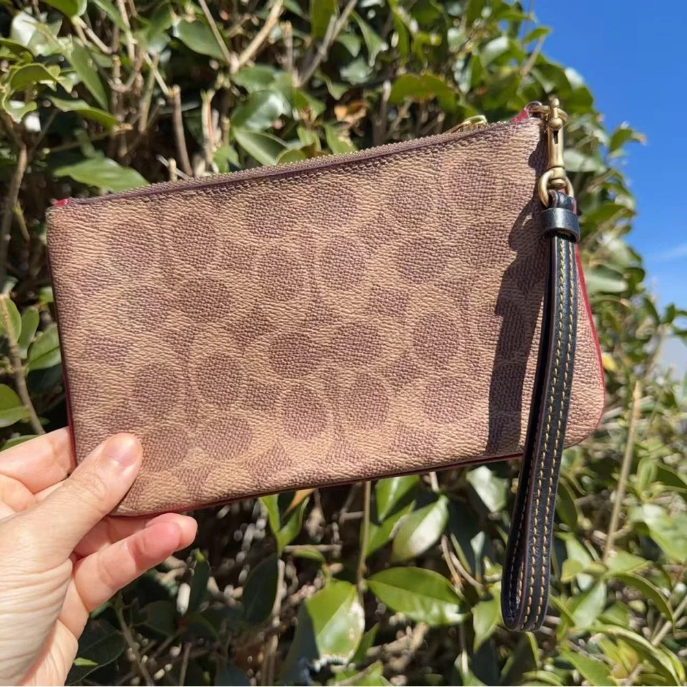 EUC Coach Small Wristlet In Signature Canvas With Tiger Rexy C8395 - Picture 4 of 9